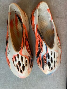 Abstract Orange Black Garden Clogs | Foam Slip-On Shoes | Size 9 NWOT